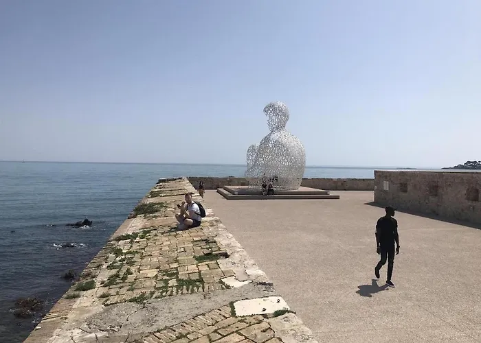 Marineland Sea View Антиб